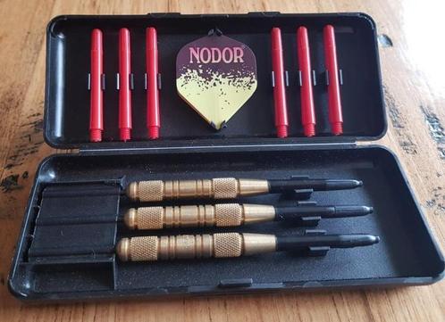 Set van 3 NODOR dartpijltjes in zwart kunststof doosje, Sports & Fitness, Fléchettes, Comme neuf, Fléchettes, Enlèvement ou Envoi