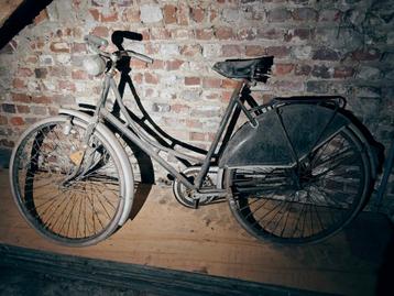 Zeer oude fiets Novy beschikbaar voor biedingen