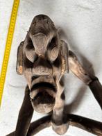 Afrikaanse maskers en houtsnijwerk €10/stuk, Ophalen