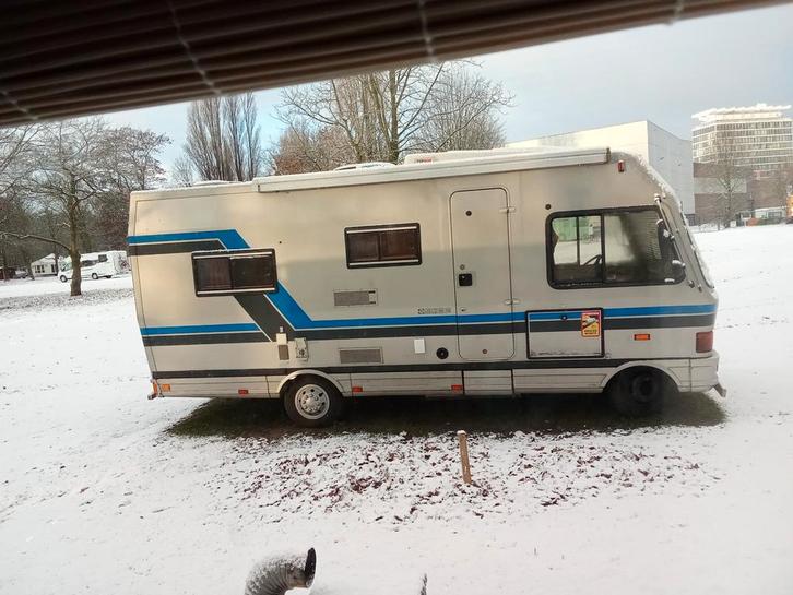Unieke robuuste Mercedes MB410, Caravans en Kamperen, Caravans, Particulier, Hefbed, Kachel, Ophalen