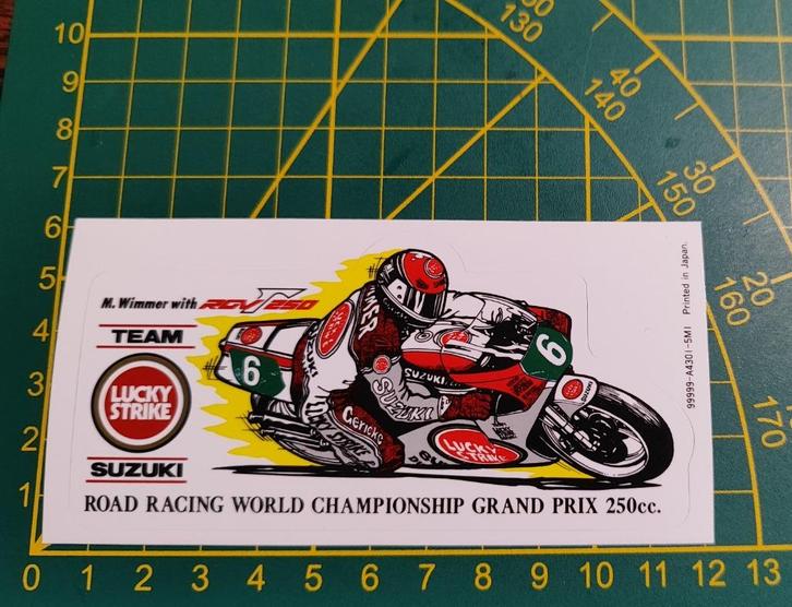 Sticker Suzuki RGV250 Lucky Strike Martin Wimmer 1991, Verzamelen, Stickers, Ophalen of Verzenden