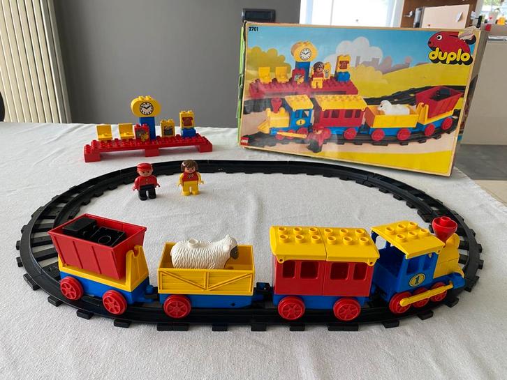 Lego Duplo vintage stoomtrein met station (2701), Kinderen en Baby's, Speelgoed | Duplo en Lego, Zo goed als nieuw, Duplo, Ophalen of Verzenden