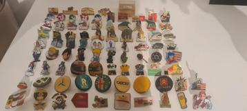 Lot van 64 pins allerlei thema´s beschikbaar voor biedingen