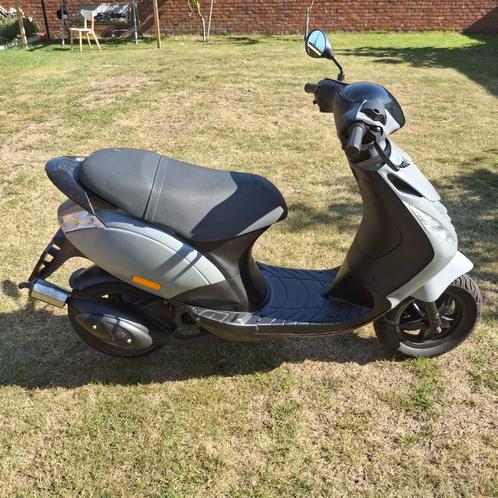 Piaggio Zip 2T b-klasse, Fietsen en Brommers, Scooters | Piaggio, Zo goed als nieuw, Zip, Klasse B (45 km/u), Tweetakt, Ophalen