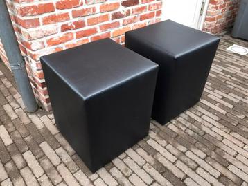 Poef zwart 2 stuks beschikbaar voor biedingen