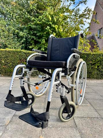 B + B rolstoel als Nieuwe plooibaar Invalide rolwagen beschikbaar voor biedingen