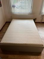 Bed van 140x200, 1 maand geserveerd met matras, 140 cm, Zo goed als nieuw, 200 cm