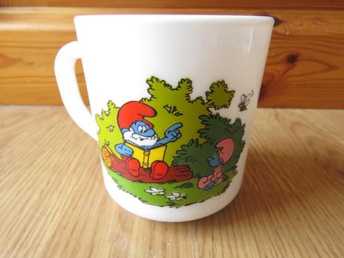 mug tasse les schtroumpfs en arcopal de 1984, Huis en Inrichting, Keuken | Servies, Zo goed als nieuw, Kop(pen) en/of Schotel(s)