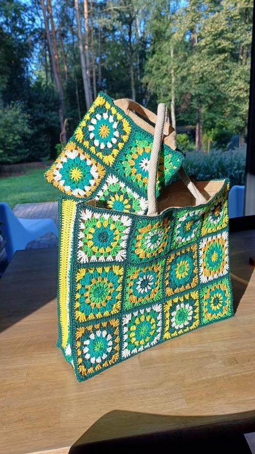 Set van 2 met de hand gemaakte handtassen in Granny Squares, Fietsen en Brommers, Fietsaccessoires | Fietstassen, Nieuw, Ophalen of Verzenden