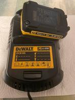 Nieuwe Dewalt set oplader+accu 12V DCB105, Ophalen, Nieuw