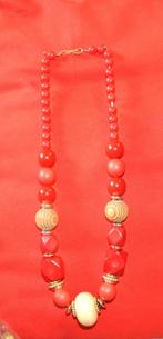 collier perle rouge bois et dorée (x2002), Bijoux, Sacs & Beauté, Utilisé, Rouge, Enlèvement ou Envoi