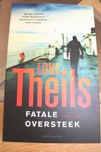 Fatale oversteek - Lone Theils - mooie staat, Boeken, Gelezen, Europa overig, Ophalen of Verzenden, Lone Theils
