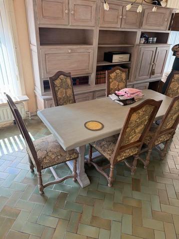 EetTafel met 6 stoelen beschikbaar voor biedingen