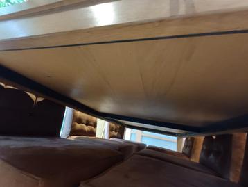 6 bruine stoelen met mooie tafel te koop beschikbaar voor biedingen