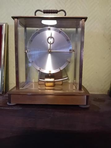 horloge vintage beschikbaar voor biedingen