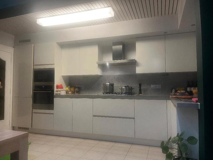 TE KOOP: VOLLEDIGE INGEBOUWDE KEUKEN MET TOESTELLEN, Maison & Meubles, Cuisine | Cuisines complètes, Utilisé, Cuisine d'angle