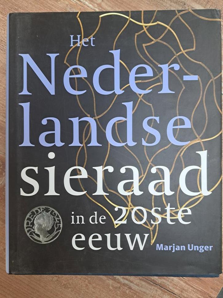 Het Nederlandse sieraad in.de 20ste eeuw., Boeken, Kunst en Cultuur | Beeldend, Zo goed als nieuw, Ophalen of Verzenden