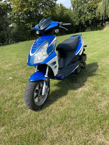 Scooter 125cc met papieren topstaat! beschikbaar voor biedingen