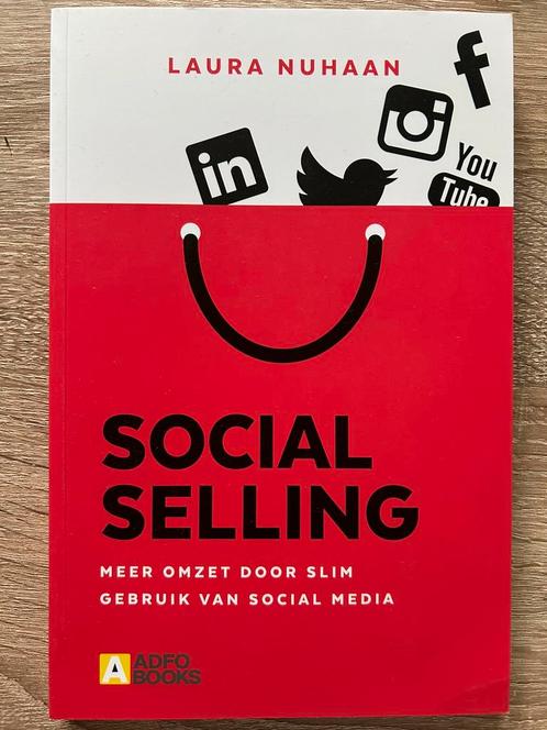 Laura Nuhaan - Social Selling, Boeken, Economie, Management en Marketing, Zo goed als nieuw, Management, Ophalen of Verzenden