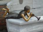 bronzen beeld van een meisje met een trompet., Tuin en Terras, Tuinbeelden, Ophalen, Nieuw, Overige materialen, Overige typen