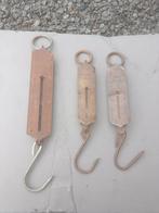 3 anciennes balances à tirer en métal avec inscriptions, Enlèvement ou Envoi