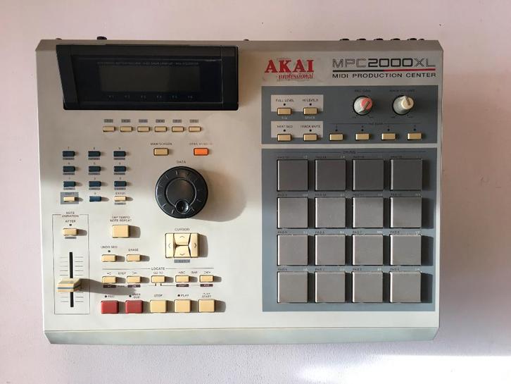 Akai MPC 2000XL + Iomega Zip Drive, Musique & Instruments, Échantillonneurs, Utilisé, Enlèvement