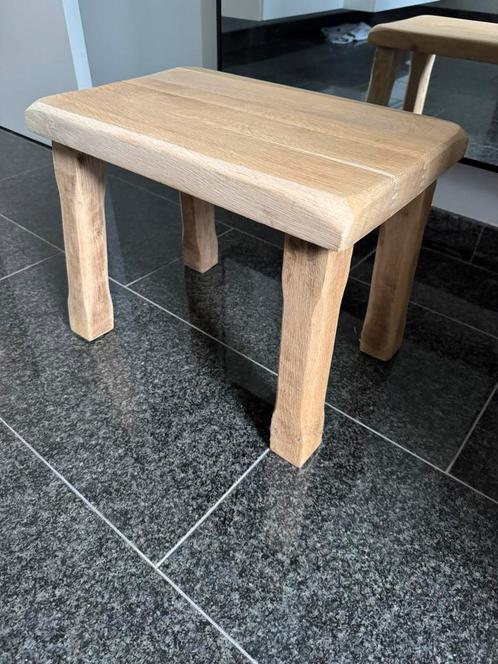 Zwaar vol houten stevig bijzettafeltje of plantentafeltje, Huis en Inrichting, Krukjes, Zo goed als nieuw, Ophalen