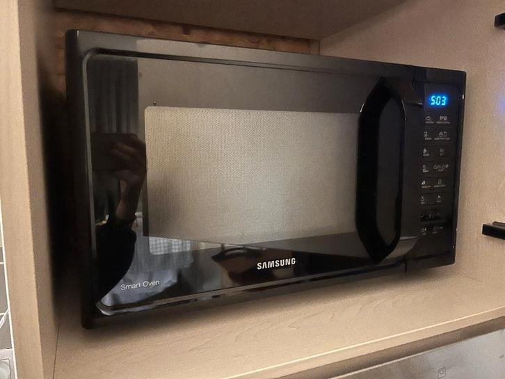 Four intelligent Samsung, Electroménager, Micro-ondes, Utilisé, Autoportant, 45 à 60 cm, Gril, Four, Plaque tournante, Enlèvement