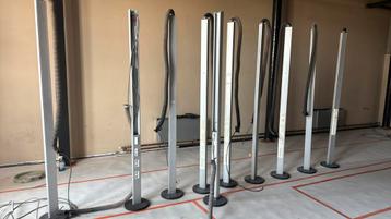 Aluminium electriciteit & utp palen met zeer zware voet. beschikbaar voor biedingen
