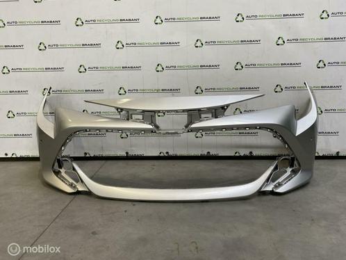 Voorbumper Toyota Corolla E210 ORIG 52119F2909 5211902P40, Auto-onderdelen, Carrosserie, Bumper, Voor, Gebruikt, Ophalen of Verzenden