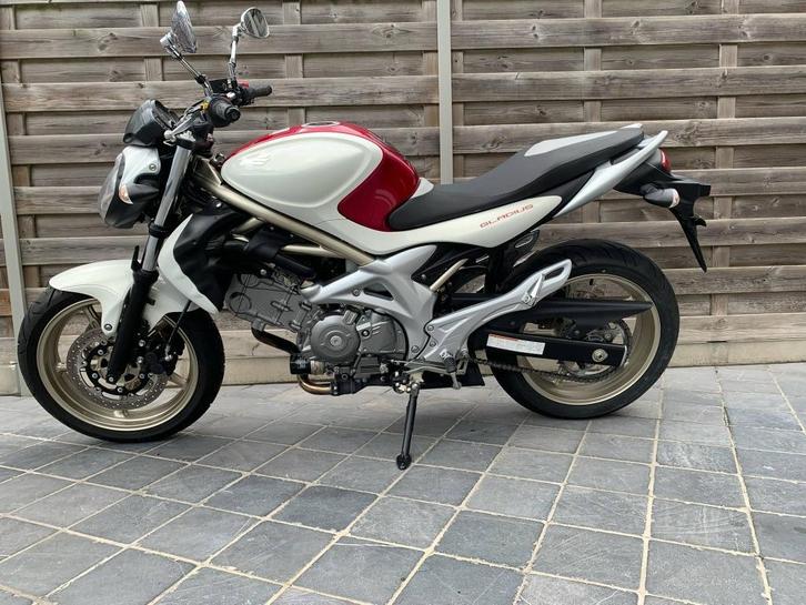 suzuki gladius 650cc **originele staat ** 11000km **, Motoren, Motoren | Suzuki, Bedrijf, Naked bike, meer dan 35 kW, 2 cilinders