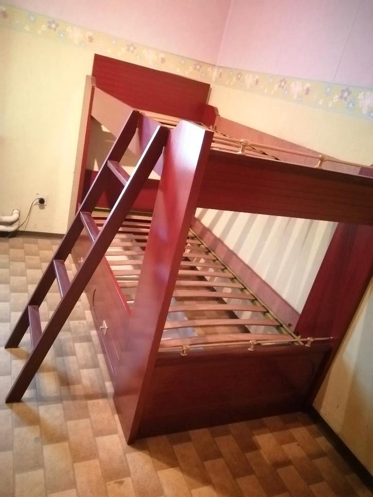 stevig STAPELBED in KERSENHOUT met 2 laden en latoflexen, Enfants & Bébés, Chambre d'enfant | Lits superposés & Lits mezzanines