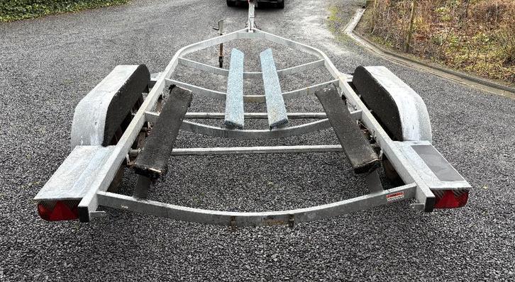 Amerikaanse dubbele as boottrailer voor middelgrote boot 7m, Watersport en Boten, Boottrailers, Gebruikt, 6 tot 9 meter, Geremd