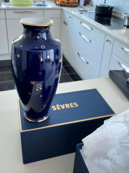 Vase en porcelaine de Sevres, Antiek en Kunst, Antiek | Vazen, Ophalen of Verzenden
