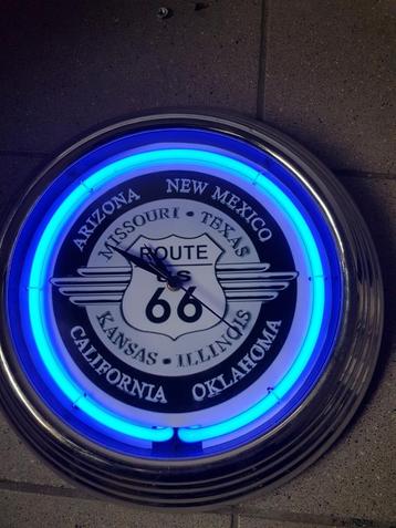 Route 66 klok met Neon verlichting  beschikbaar voor biedingen