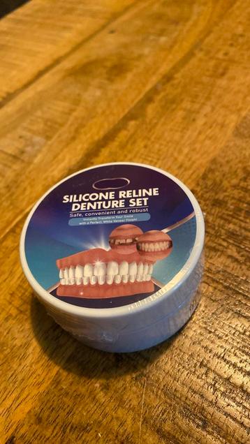 Silicone reline denture set beschikbaar voor biedingen