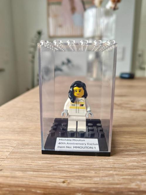 Exclusief Lego Minifiguur Michèle Mouton, Kinderen en Baby's, Speelgoed | Duplo en Lego, Zo goed als nieuw, Lego, Complete set