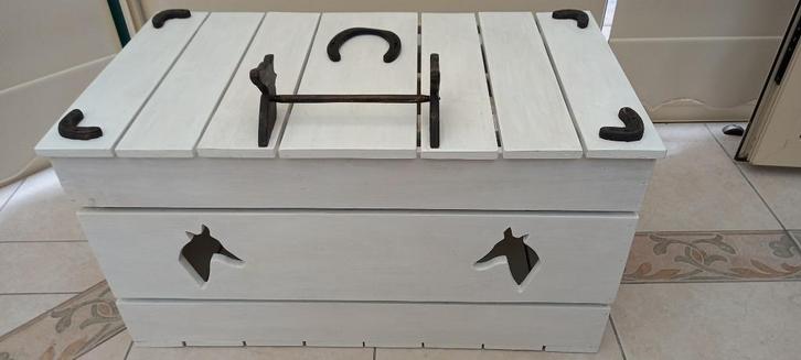 Coffre artisanal., Huis en Inrichting, Woonaccessoires | Kisten, Nieuw, Minder dan 50 cm, Minder dan 50 cm, 50 tot 100 cm, Grenenhout