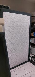 Bed 140x200, zwart met achterwand, regio 9100, Huis en Inrichting, Slaapkamer | Bedden, Ophalen, Zwart