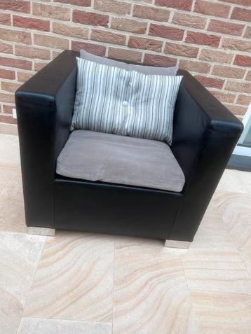 Minotti zetel zwart leer stoel stoeltje fauteuil beschikbaar voor biedingen