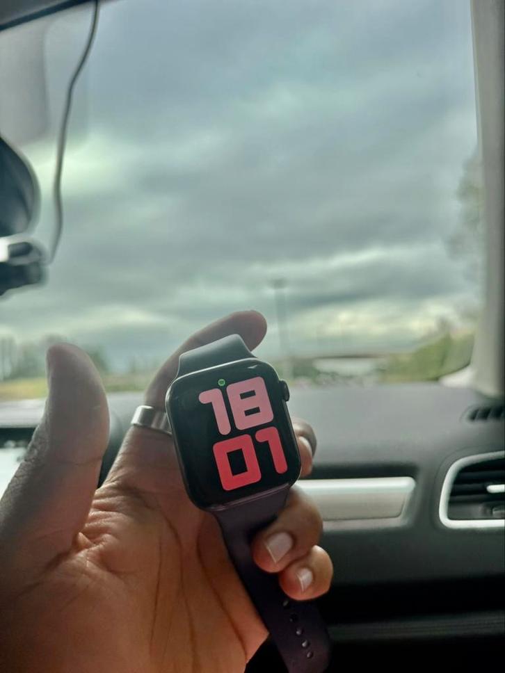 Apple Watch Series 6 GPS 44mm, Handtassen en Accessoires, Smartwatches, Gebruikt, iOS, Zwart, Afstand, Calorieverbanding, Conditie