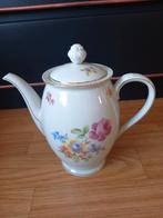 BIJ WIE MAG IK IN DE PORSELEINEN KAST STAAN ?, Antiek en Kunst, Ophalen of Verzenden