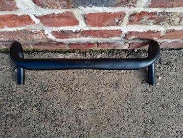 Racefiets stuur en gravelbike stuur beschikbaar voor biedingen