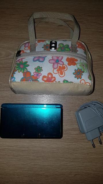 Nintendo 3DS met oplader en beschermhoes. beschikbaar voor biedingen
