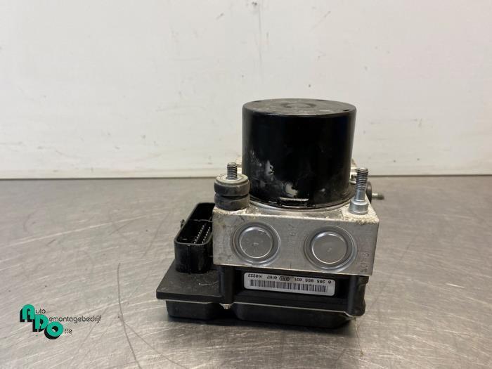 Pompe ABS d'un Volkswagen Polo (Polo 09-), Autos : Pièces & Accessoires, Électronique & Câbles, Volkswagen, Utilisé, 3 mois de garantie