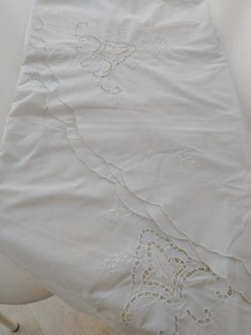 Rond tafelkleed met broderie 1.70 CM. beschikbaar voor biedingen