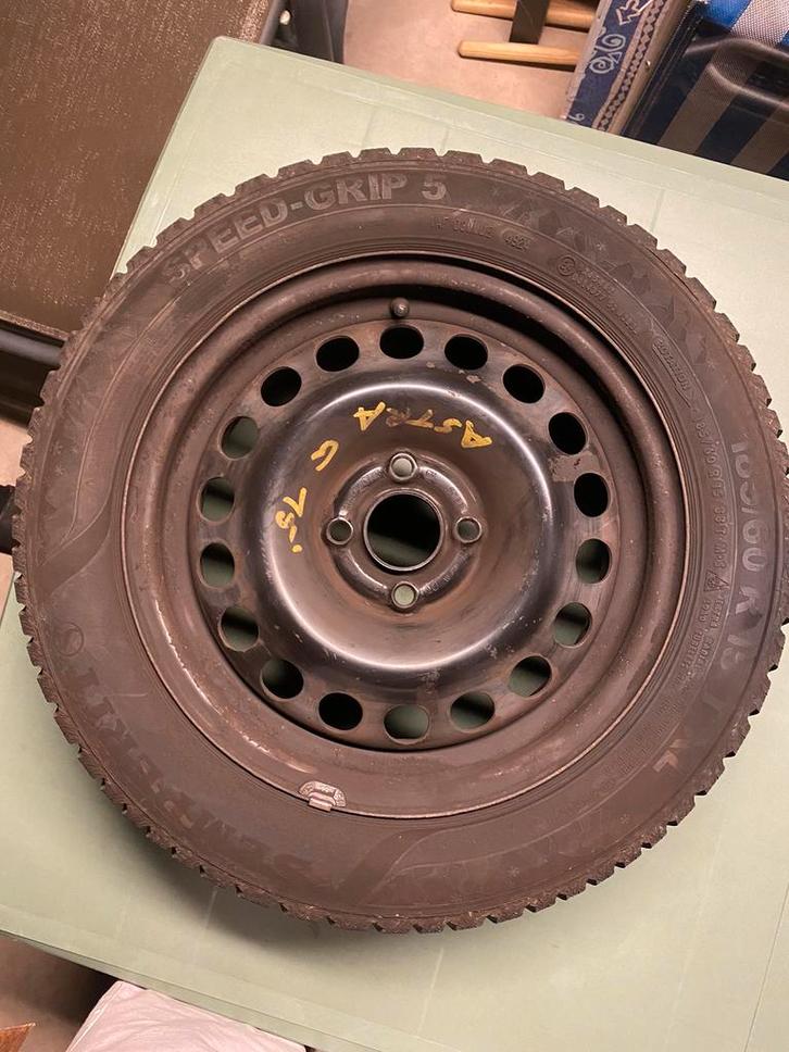 Semperit winterbanden op velg 185/60 R15 TXL, Auto-onderdelen, Banden en Velgen, Band(en), Winterbanden, Ophalen