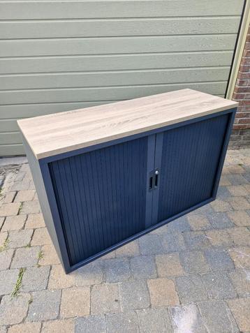 Mooie Stevige Roldeurkast te koop - ideaal voor berging! beschikbaar voor biedingen