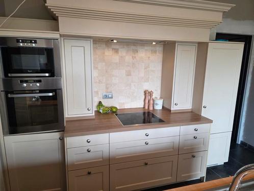 Volledige landelijke keuken met toestellen en kookeiland., Huis en Inrichting, Keuken | Complete keukens, Gebruikt, Overige typen