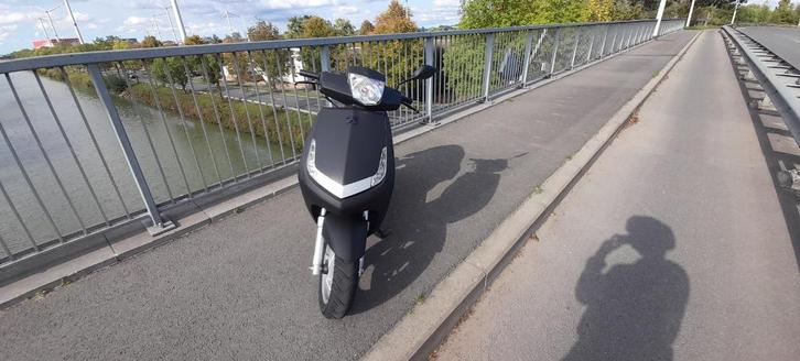 Peugot vivacity, Fietsen en Brommers, Scooters | Peugeot, Zo goed als nieuw, Vivacity, Klasse B (45 km/u), Benzine, Ophalen of Verzenden